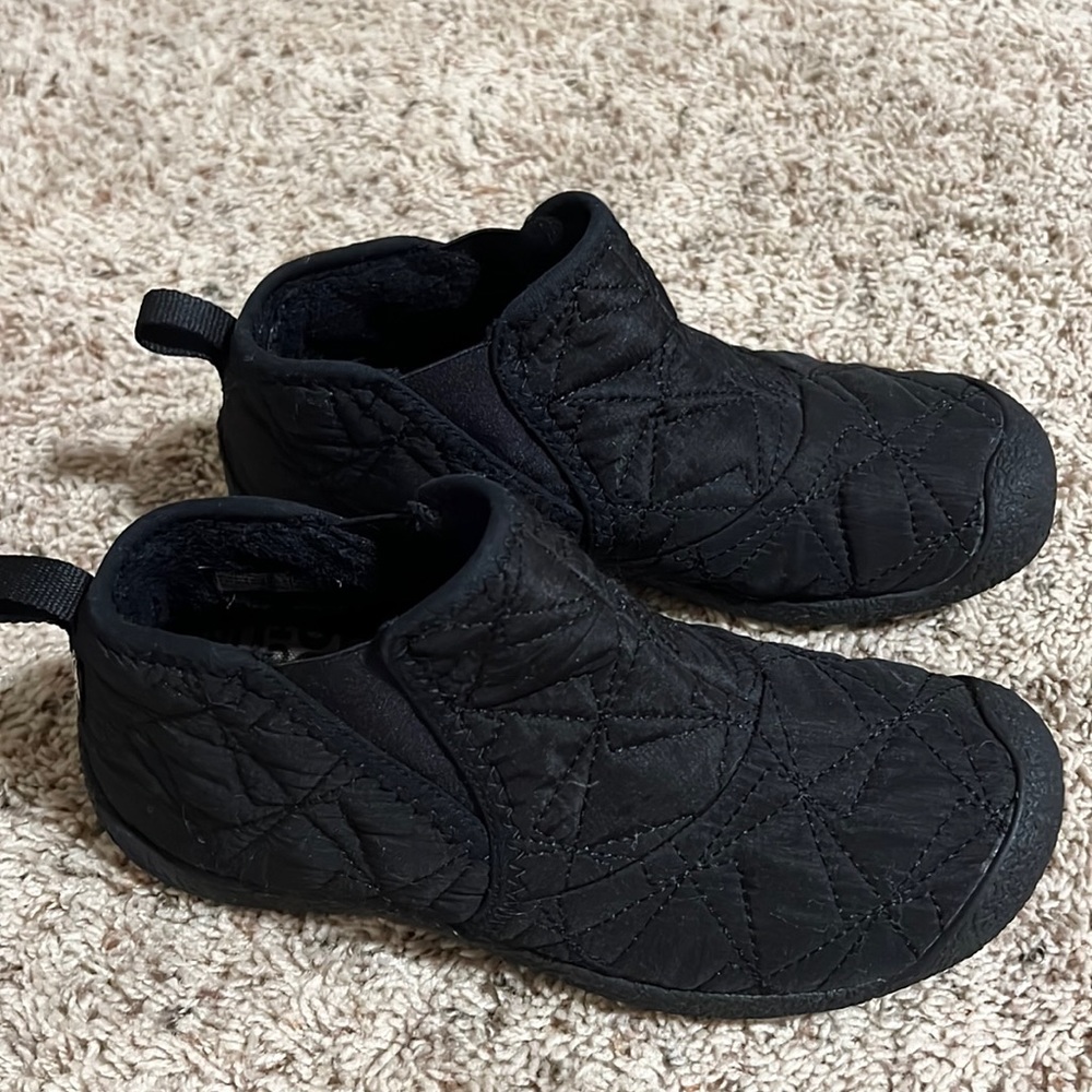 Keen Howser women's boots size 8 black